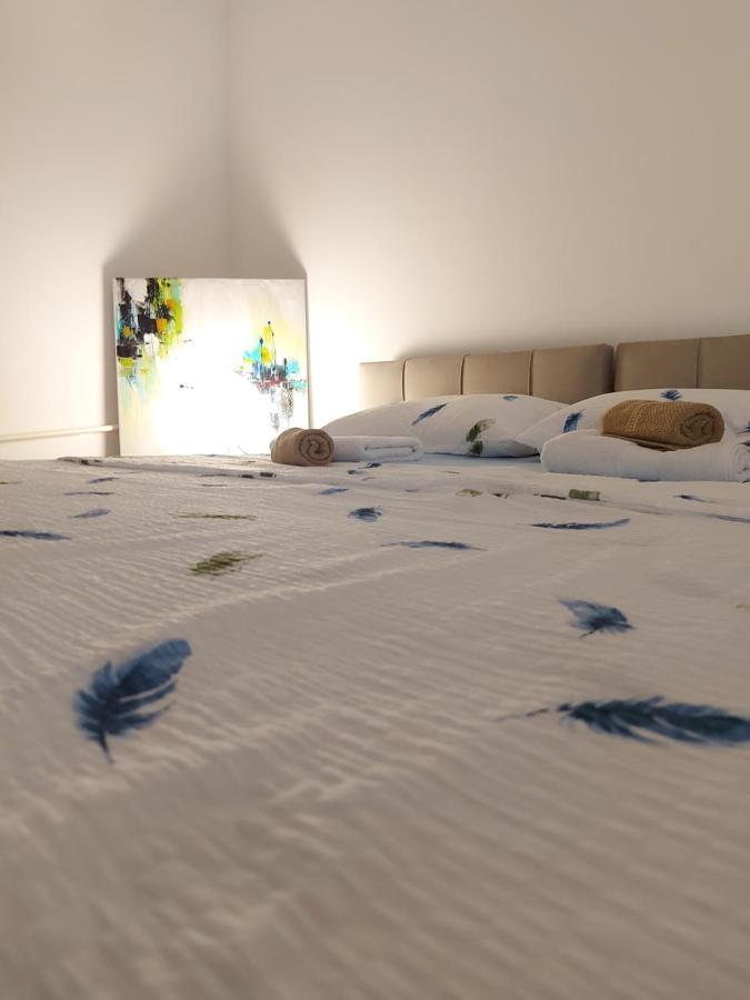 Aaa Apartment Prishtine Bagian luar foto